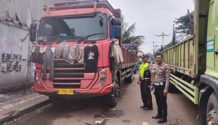 Unit Lantas Polsek Tambun Selatan Melaksanakan Sosialisasi dan Penertiban Parkir Liar