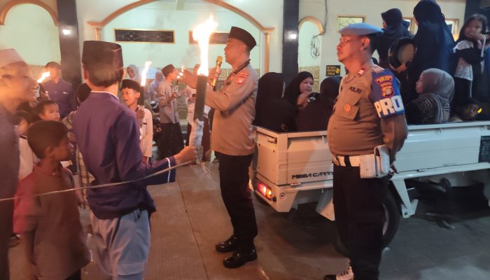 Polsek Setu Amankan Pawai Obor Sambut Tahun Baru Islam 1447 H di Desa Lubang Buaya