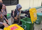 Polsek Tambun Selatan Wujudkan Kepedulian Lingkungan, Kompol Wuryanti Setorkan Sampah ke Bank Sampah Camar Merdeka