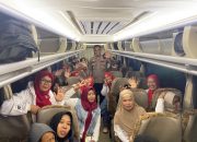Meriahkan Hari Bhayangkara ke-79, Kapolsek Setu Pimpin Pelepasan 700 Warga ke Monas