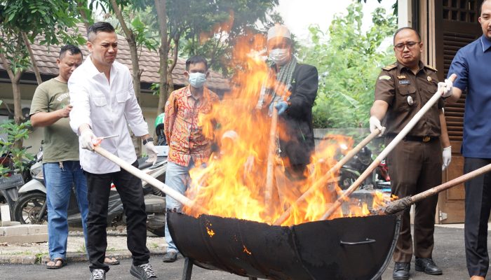 Polres Metro Bekasi Musnahkan 2,7 Kg Ganja Hasil Ungkap Kasus, Kompol Jerico: Bukti Konsistensi Perang Melawan Narkotika