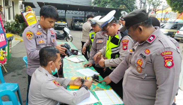 Tingkatkan Kedisiplinan Personel, Kapolsek Tambun Selatan Dampingi Propam Polres Metro Bekasi Laksanakan Gaktibplin