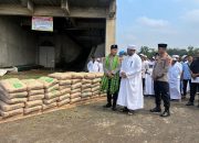 Polres Metro Bekasi Peduli Tempat Ibadah, Kapolres Serahkan Bantuan Di Pondok Pesantren NUU WAAR AFKN Setu