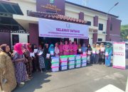 Ketua Bhayangkari Cabang Metro Bekasi Kunjungi Ranting Cikarang Pusat, Serahkan Bantuan untuk Kaum Duafa