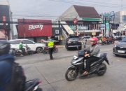 Unit Lantas Polsek Tambun Selatan Kendalikan Arus Kendaraan di Titik Rawan Kemacetan