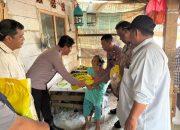 Polsek Pebayuran Gelar Jum’at Berkah, Salurkan Bantuan untuk Warga Tidak Mampu di Desa Karang Haur