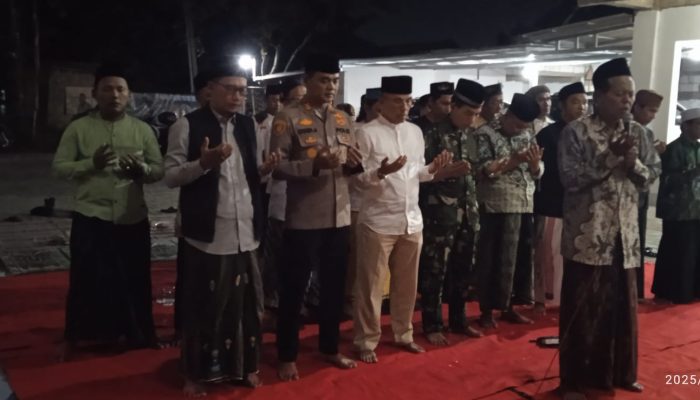 Kapolsek Setu Akp Usep Aramsyah Bersama  Warga dan TNI Hadiri Istighosah Doa Bersama
