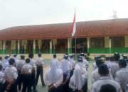 Police Goes to School, Bhabinkamtibmas Jadi Pembina Upacara di SMPN 1 Cikarang Pusat
