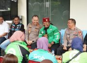 Jaga Kamtibmas, Polres Metro Bekasi dan Komunitas Ojol Jalin Kebersamaan Lewat Kegiatan Sosial
