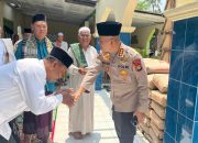 Kapolres Metro Bekasi Gelar Safari Kamtibmas, Serahkan Bantuan 50 Sak Semen dan Sodaqoh untuk Pembangunan Masjid