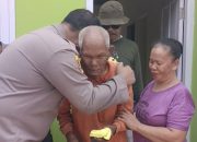 Momen Haru, Kapolsek Serang Baru Tinjau Rumah Layak Huni untuk Mbah Embet