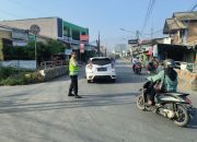 Polsek Sukatani Gelar Gatur Lalin Pagi, Pastikan Kelancaran Arus Kendaraan