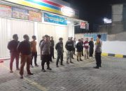 Apel Malam Gabungan Polsek Sukatani, Pokdar Kamtibmas, dan Perangkat Desa Antisipasi Tawuran