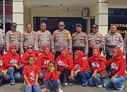 Komunitas Emak-Emak Bohay Beri Apresiasi Kepada Polsek Serang Baru