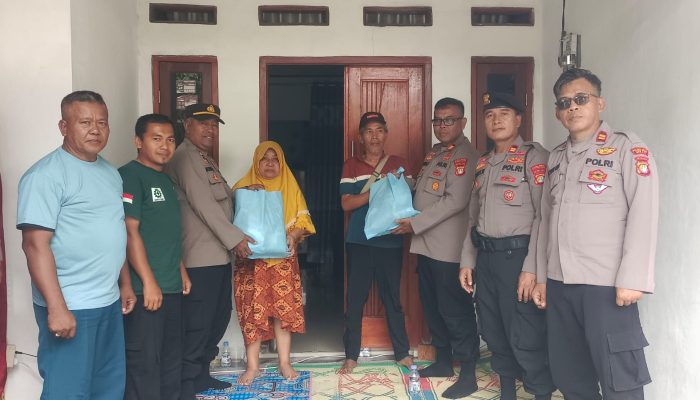Peduli Seksama,Polsek Serang Baru,Beri Bantuan Sembako untuk Warga Kurang Mampu