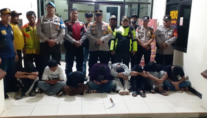 Patroli Polsek Serang Baru Amankan Celurit dari Sekelompok Remaja Diduga Akan Tawuran