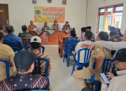 Polsek Cikarang Pusat Hadiri Rapat Minggon Desa Cicau, Sampaikan Imbauan Kamtibmas kepada Aparatur Desa