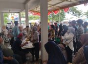 Ratusan Warga Desa Sukamakmur Antusias Datangi Kantor Desa untuk Pengambilan Bantuan BLT Kesra