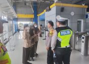 Dalam Rangka Harkamtibmas, Polsek Tambun Selatan Lakukan Patroli di Stasiun KAI Tambun