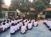 Polsek Cikarang Pusat Polres Metro Bekasi Gelar Program Police Goes to School di SMPN 2 Cikpus