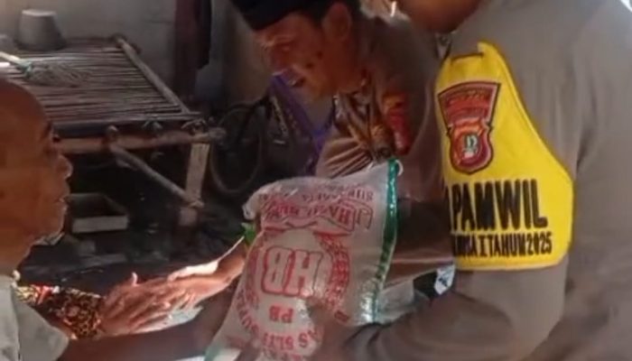 Polsek Sukatani Gelar “Jumat Peduli”, Bagikan Sembako untuk Warga Lansia di Sukamakmur