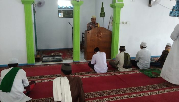 Kapolsek Cikarang Pusat Laksanakan Safari Jumat Kamtibmas, Ajak Jamaah Jaga Keamanan Lingkungan