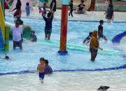 Pastikan Keamanan dan kenyamanan, Wakapolres Metro Bekasi Kunjungi Pos Pelayanan Transera Waterpark Tarumajaya