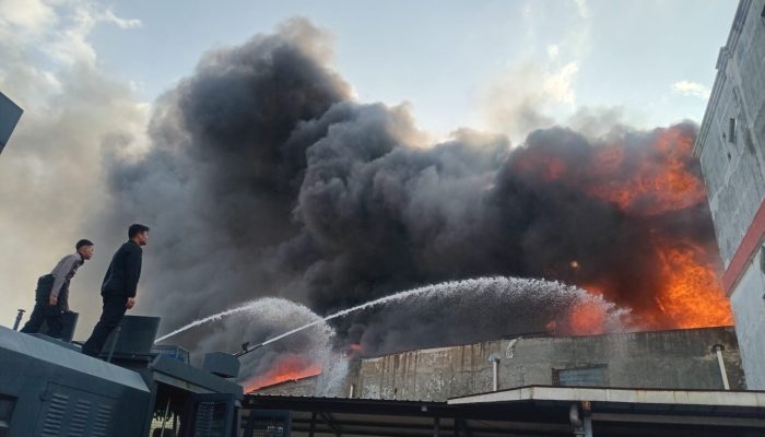 Kebakaran Luluh Lantakkan Toko Serba Ada Di Cianjur
