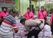Bhayangkari Cabang Metro Bekasi Salurkan Bantuan Logistik bagi Korban Banjir di Villa Kencana Sukatani