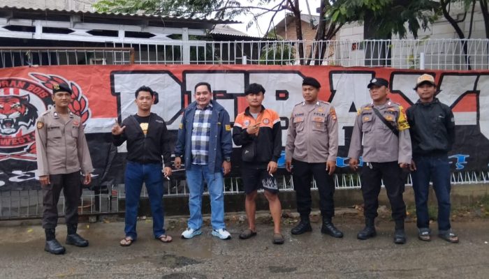 Polsek Pebayuran Polres Metro Bekasi Amankan Kegiatan Nobar The Jakmania Pebayuran