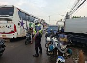Antrean Kontainer Bilup dan Tronton Bikin Bekasi Macet Lumpuh Total, Saat Administrasi KIR di Dishub