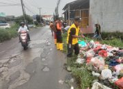 Muspika Sukatani dan Warga Gelar Kerja Bakti Bersihkan Saluran Air di Kampung Buniayu