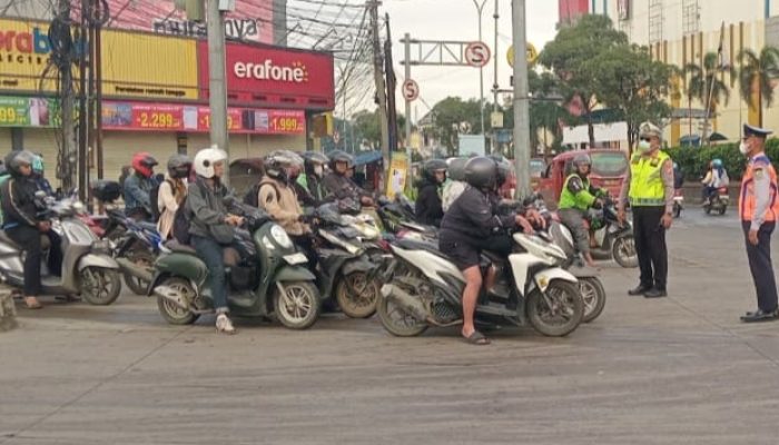 Unit Lantas Polsek Cikarang Utara, Sosialisasikan Ops Keselamatan Jaya 2026,Kepada Pelanggar Lalulintas
