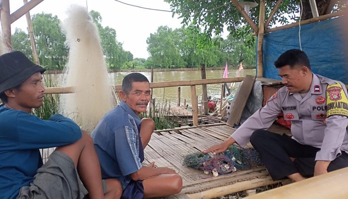 Polsek Muara Gembong Sambangi Warga Nelayan Desa Pantai Bahagia, Perkuat Harkamtibmas di Bulan Ramadan