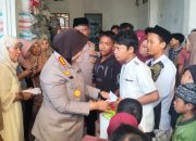 Safari Katibmas dan Jum’at Berkah, Polres Metro Bekasi Bersama Hajah Ratu Salamah Bagikan 500 Paket Sembako Untuk Masyarakat dan Tokoh Lingkungan