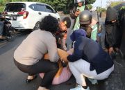 Respons Cepat, jajaran Polres Metro Bekasi Sigap Evakuasi Korban Kecelakaan di Tambun Kab. Bekasi