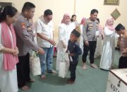 Kapolsek Pebayuran Bersama Bhayangkari Gelar Santunan Anak Yatim dan Buka Puasa Bersama di Musolah Polsek