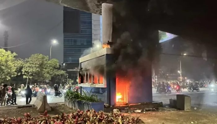 Usai Demo 27 Agustus, Kelompok Anarko Rusak Pos Polisi di Pejompongan