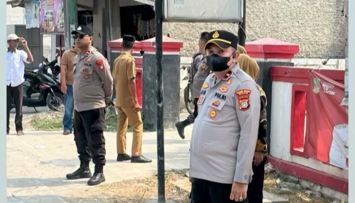 Kanit Reskrim Polsek Pebayuran Monitoring Pleno Penetapan Dan Undian Nomor Urut Calon Kepala Desa