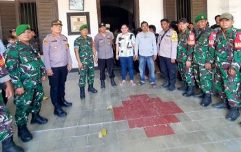 Kapolsek Pebayuran Pimpin Pengamanan Nobar Persija vs Persib Jaga Suasana Tetap Aman Dan Kondusif
